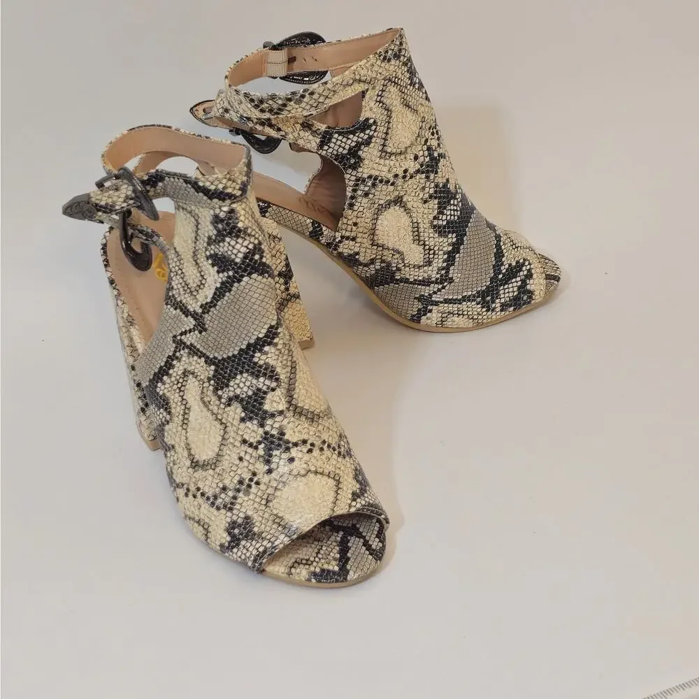 So Me Snake Skin Block Heel Size 8.5 Elias Western Buckl block Heel